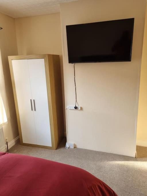 Cheerful 3-Bedroom House Brierley Hill Εξωτερικό φωτογραφία