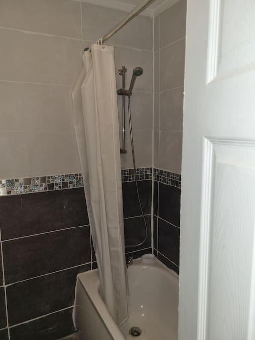 Cheerful 3-Bedroom House Brierley Hill Εξωτερικό φωτογραφία