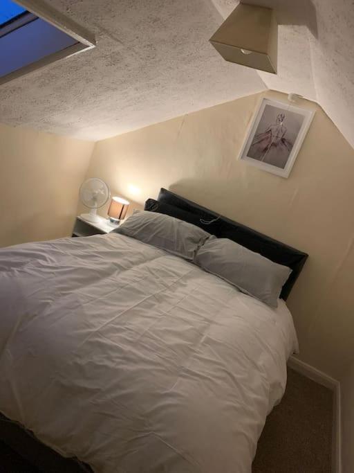 Cheerful 3-Bedroom House Brierley Hill Εξωτερικό φωτογραφία