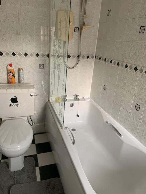 Cheerful 3-Bedroom House Brierley Hill Εξωτερικό φωτογραφία