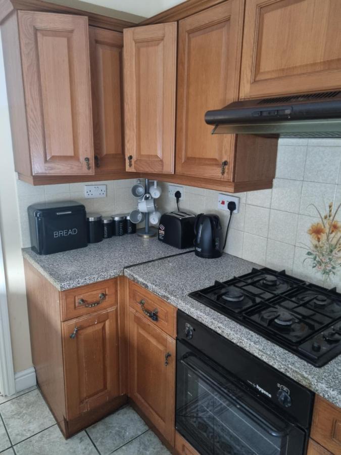Cheerful 3-Bedroom House Brierley Hill Εξωτερικό φωτογραφία