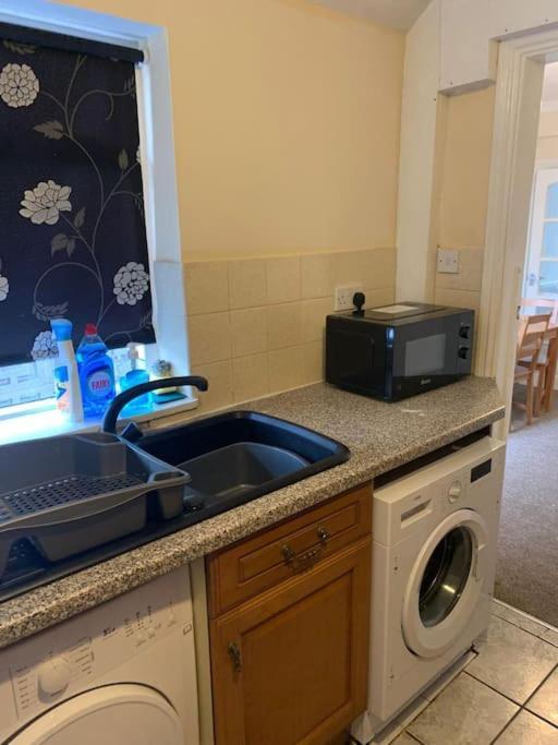 Cheerful 3-Bedroom House Brierley Hill Εξωτερικό φωτογραφία